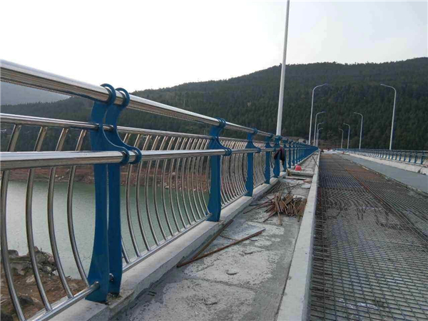 烟台不锈钢桥梁护栏的特点及其在桥梁安全中的重要作用
