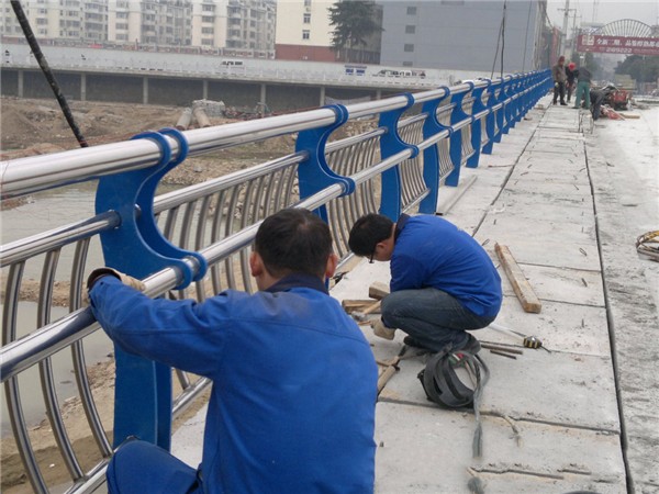 烟台不锈钢桥梁护栏除锈维护的重要性及其方法